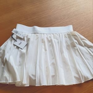 Womens TNA/Aritzia white pleated tennis skort
